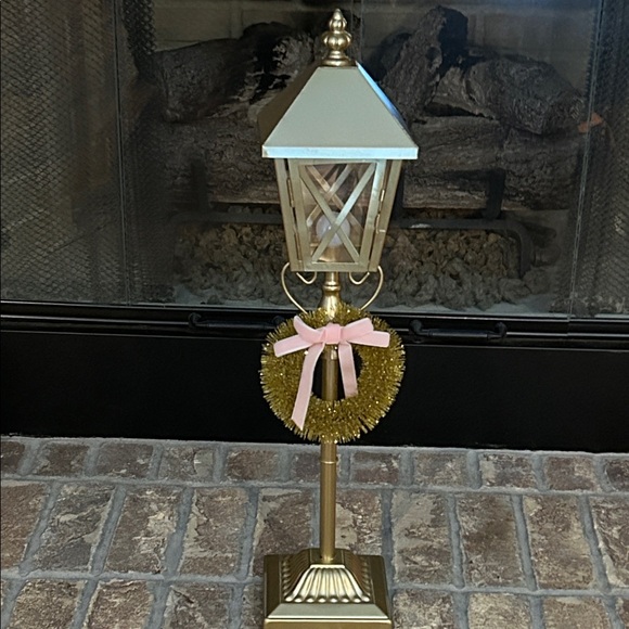 NEW! Vintage Inspired LIGHTED Holiday Street Lamp Lantern Tinsel Wreath - Picture 5 of 13